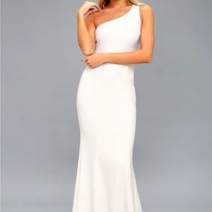 Lulu’s Brittany White One Shoulder Maxi Dress. Size Medium. New, WITH TAGS.